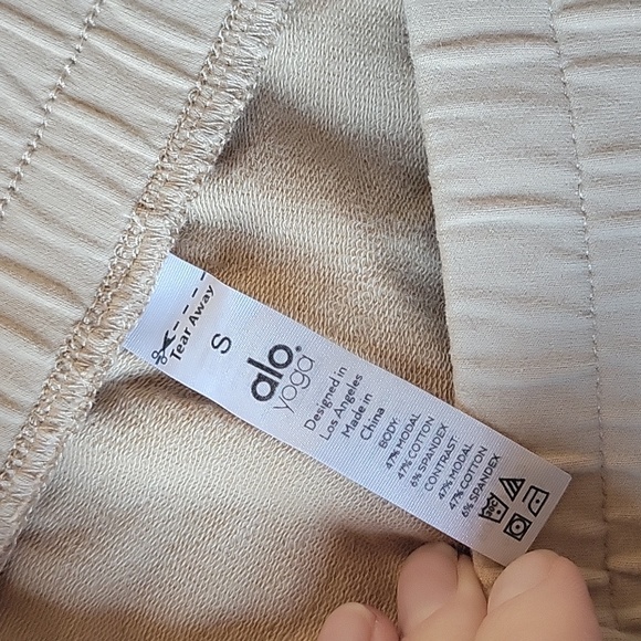 SOLD Alo Yoga Unwind Jogger Sweatpants in tan/ beige color sz SMALL - Picture 6 of 8